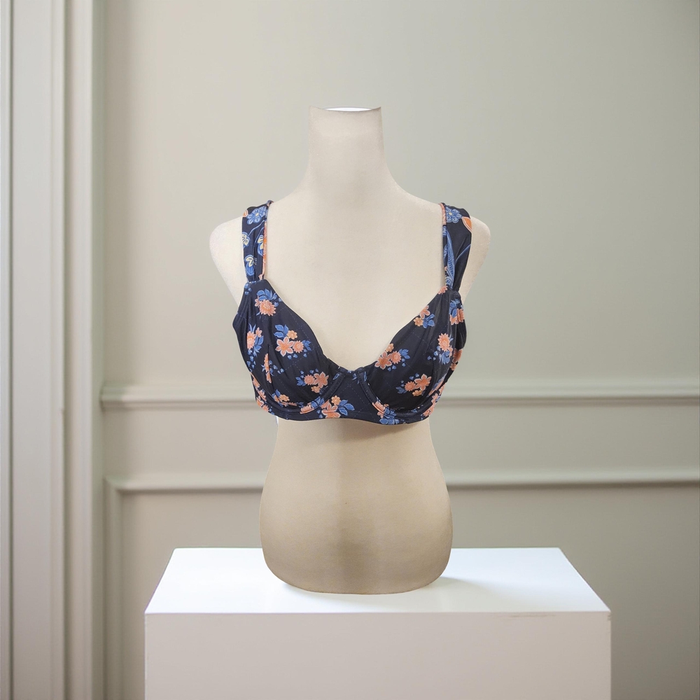 NWOT Size Medium Cupshe Blue Floral swimsuit top with Adjustable Straps